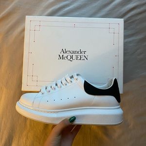 Axelander McQueen - size 41 unisex - men 9/ women 11